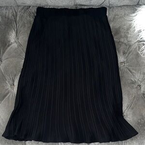 Pleione Black Pleated Pencil Skirt